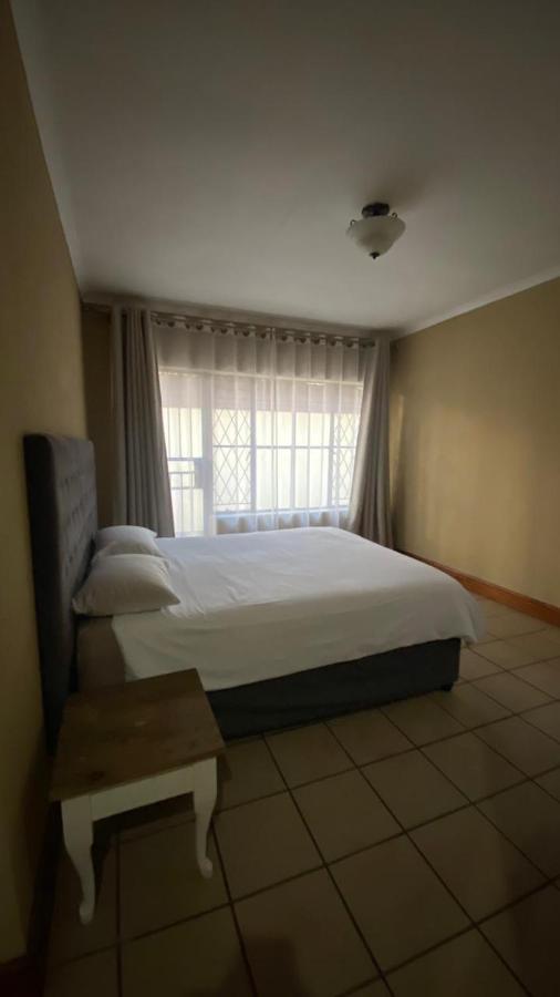 Entire 4 Bedroom House In Midrand, Johannesburg Randjesfontein Exteriör bild